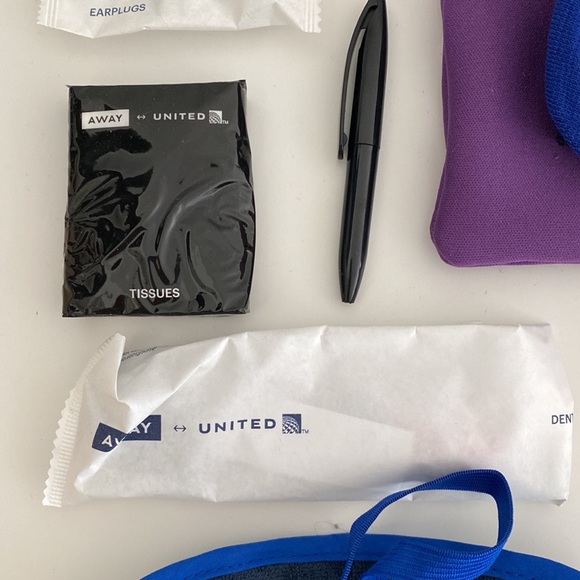 Away x United Travel Accessories - Picture 4 of 5